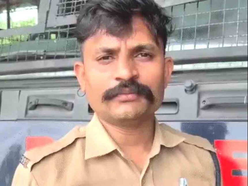 RI beats constable with belt for dog: called home at 1.30 am in Khargone