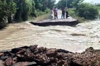 The road from Mohana bridge to Bagpur was washed away in water, twenty villages lost contact