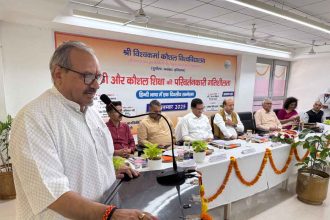 Discussion on teaching science, technology and skills in mother tongue