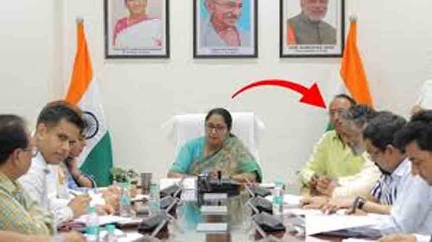 CM Gupta reached the meeting with her husband: AAP said- Phulera Panchayat's government in Delhi