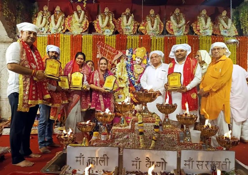 Mayor Praveen Joshi reached the court of the Mother Goddess to pay obeisance.