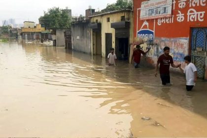 Yamuna's water level increased, more than 300 houses in Basantpur filled with water