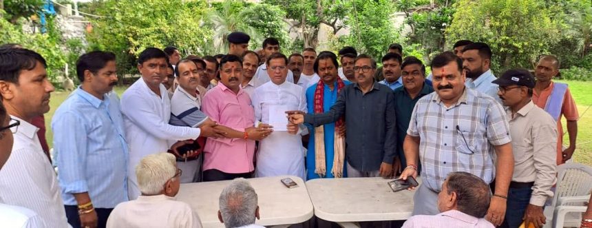 The truck driver took back the ration, the depot holder reached the court of Minister Rajesh Nagar