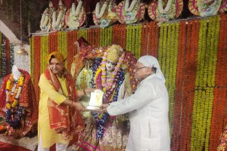 On the fourth day of Navratri, a grand puja of Mata Kushmanda was held at Maharani Vaishno Devi Temple, where MLA Satish Fagna paid obeisance.