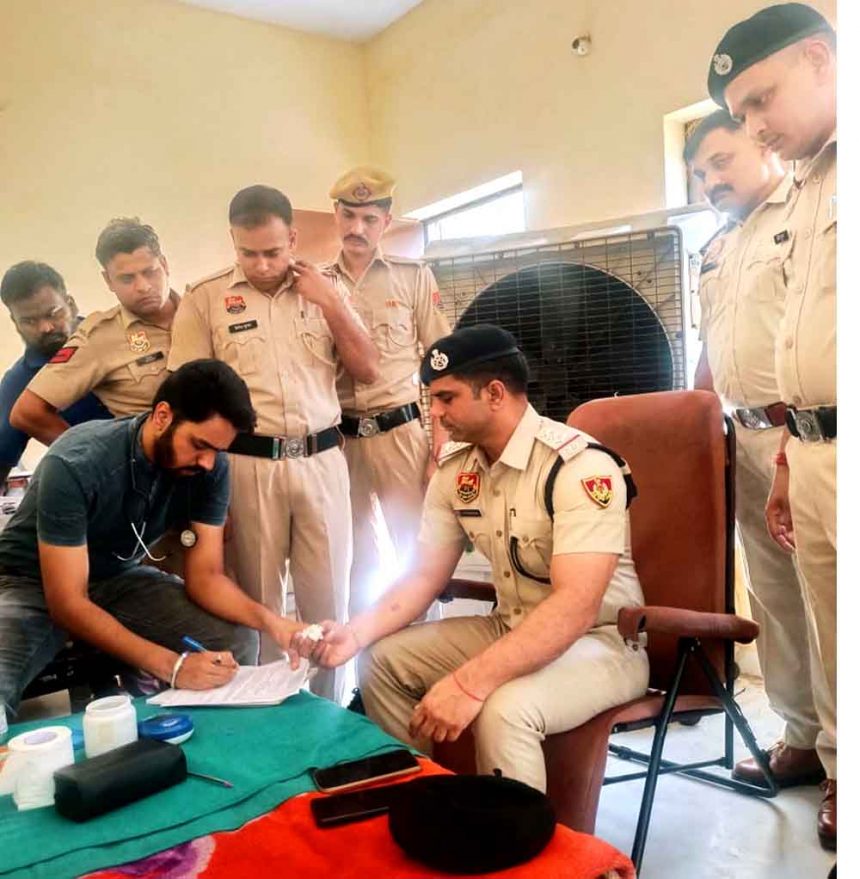Khedi Pul police station organised a blood donation camp.