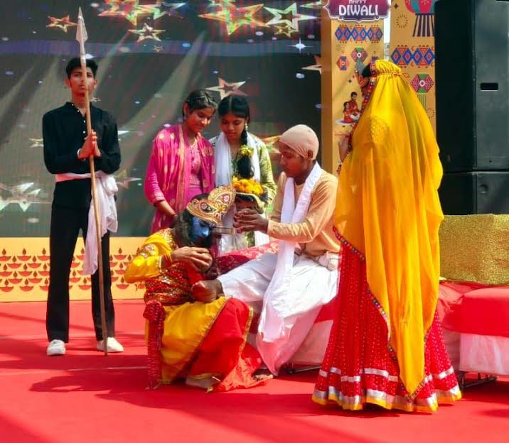 The presentation of the play Lord Krishna-Sudama mesmerized the audience at the Surajkund Fair.