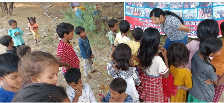 Sharad Foundation distributed clothes to the poor children of the slum