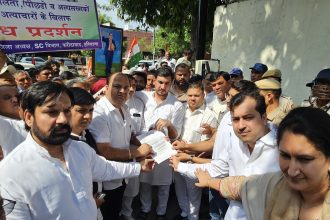 "Faridabad Congressmen submitted a memorandum to the district administration on the Chief Justice Gavai and IPS Y. Puran Kumar case.