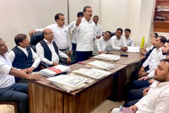 The lawyers held a meeting and said that they will support the person who will establish a High Court bench in Faridabad area and surrounding areas in the upcoming Bar Council elections.