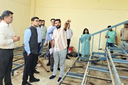 DC Vikram Singh inspected the construction work of e-library.