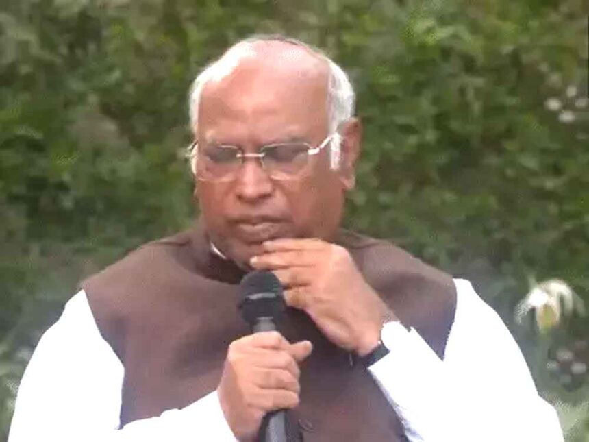 Kharge said – RSS should be banned, this is what Sardar Patel did.