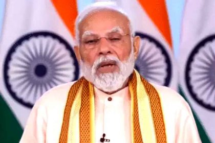 17th Employment Fair: PM distributes 51,000 job letters