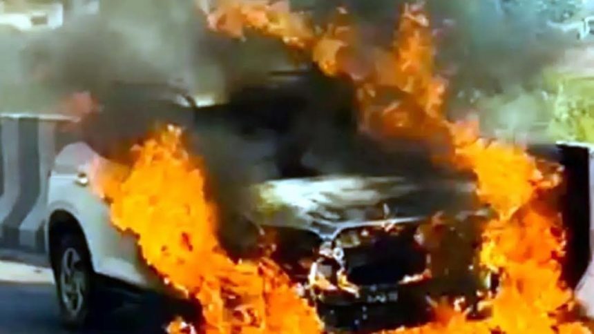 Car catches fire on Delhi-Mumbai-Vadodara Expressway, woman and children escape