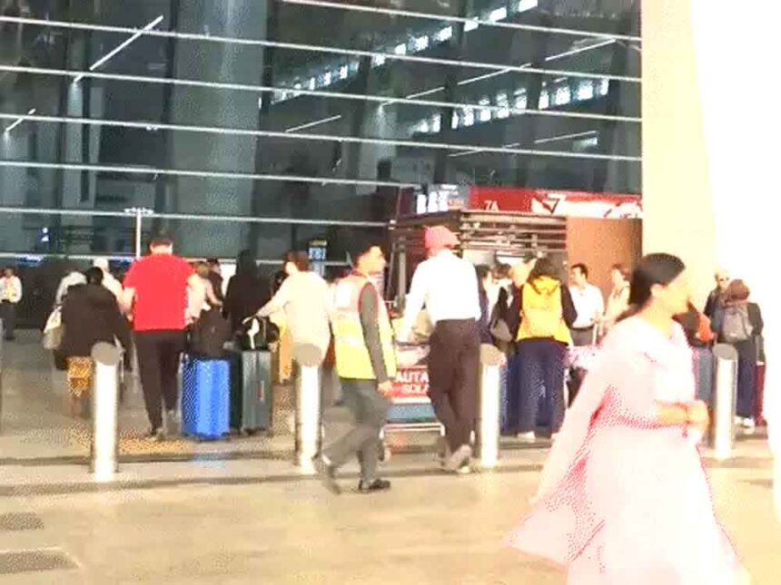 300 flights delayed at Delhi airport in a day