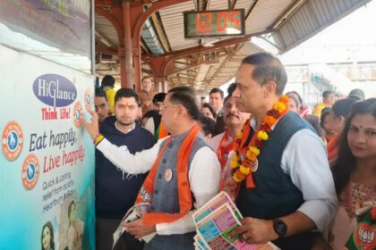 Minister Rajesh Nagar promoted the 'Adopt Swadeshi' campaign at Ballabhgarh station.