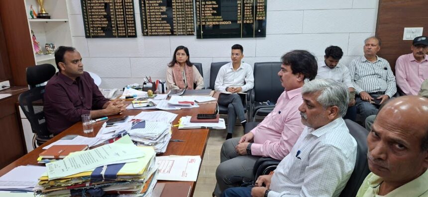 Corporation Commissioner Dhirendra Khadagta held a review meeting with the officials of the Planning Branch.
