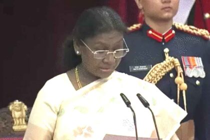 Justice Surya Kant becomes the 53rd CJI of the country: After taking oath, he touched the feet of his brother and sister.