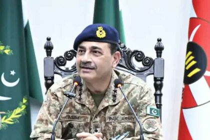 Supreme Court judge turns against Pakistan's army chief