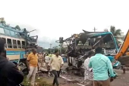 6 killed in head-on collision between two buses in Tamil Nadu