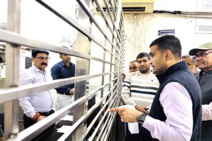 Deputy Commissioner inspected the Tehsil: gave instructions to put up a board with the list of documents