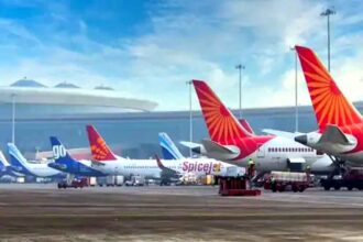 Planes flying over Delhi receive incorrect signals