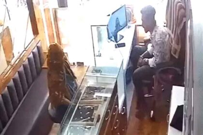 Ahmedabad: Woman throws chilli powder in shopkeeper's eyes