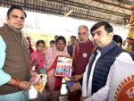 Under the leadership of Krishan Pal Gurjar, the BJP launched a "passenger contact campaign" at Faridabad railway station, spreading the message of Swadeshi.