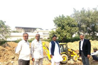 Residents of Block D-2, Sector 10, congratulated the executive committee for removing the old dilapidated water tank.