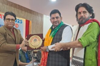 National Press Day was celebrated in Varanasi with great fanfare; the National Journalists Federation successfully organised the event.