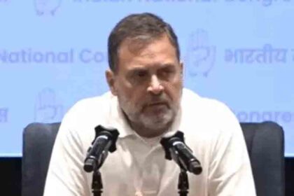 Kharge said Modi has a problem with the Gandhi surname; Rahul said Modi is running a one-man show.