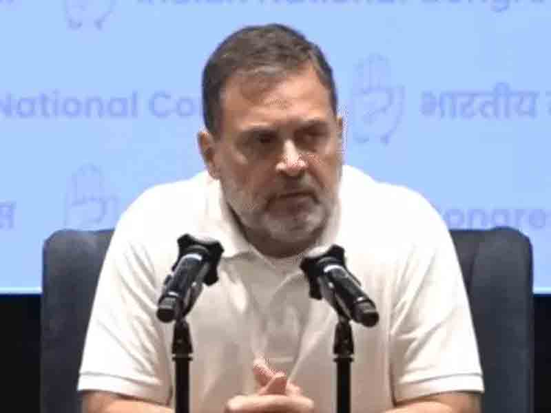 Kharge said Modi has a problem with the Gandhi surname; Rahul said Modi is running a one-man show.