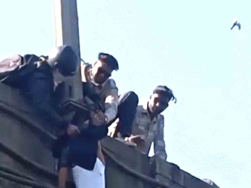 A shirt saved a young man's life in Vadodara: He was thrown from a car collision and fell under a bridge.