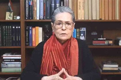 Sonia said, "Modi does not want to let the workers' wages increase."