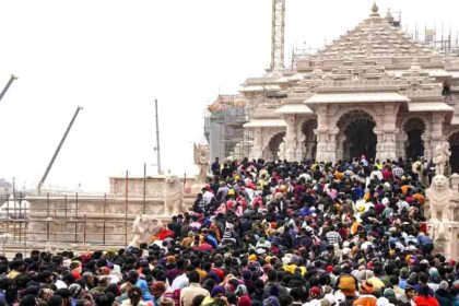 New Year celebrations: 2km long queues in Ayodhya and Kashi.