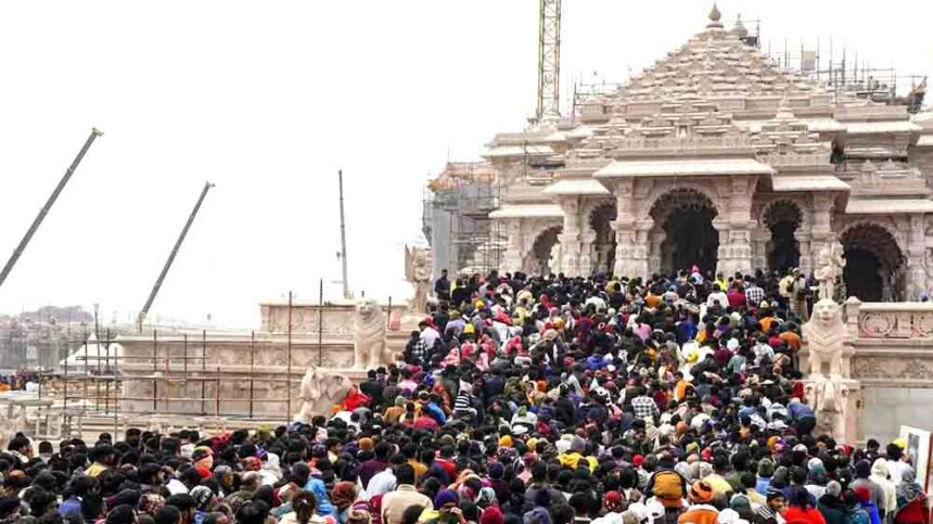 New Year celebrations: 2km long queues in Ayodhya and Kashi.