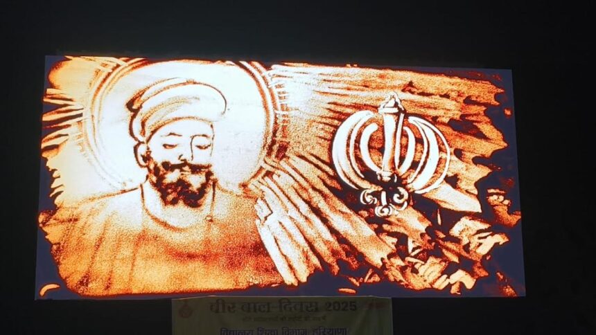 A heartfelt tribute was paid to the supreme sacrifice of the Sahibzadas through a sand art show; the 40-minute performance captivated the audience.