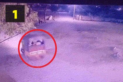 Four girl students fall from a moving auto in Telangana; one dead
