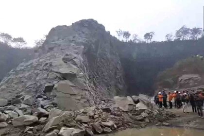 A rockfall occurred at a stone quarry in Dhenkanal, Odisha.