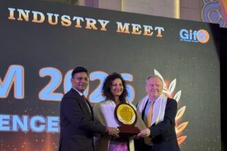 SVSU Registrar Professor Jyoti Rana receives Academic Excellence Award.