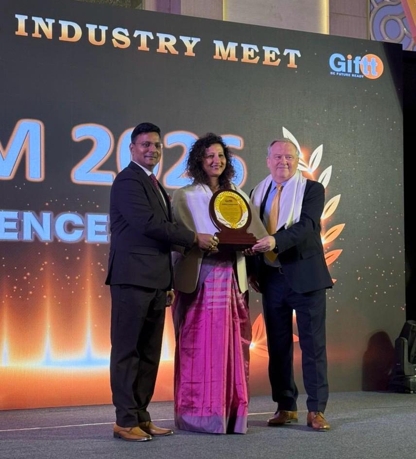 SVSU Registrar Professor Jyoti Rana receives Academic Excellence Award.