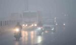 In Uttar Pradesh, 40 vehicles collided in the fog, killing 7 people; the temperature in Srinagar dropped to -4°C.