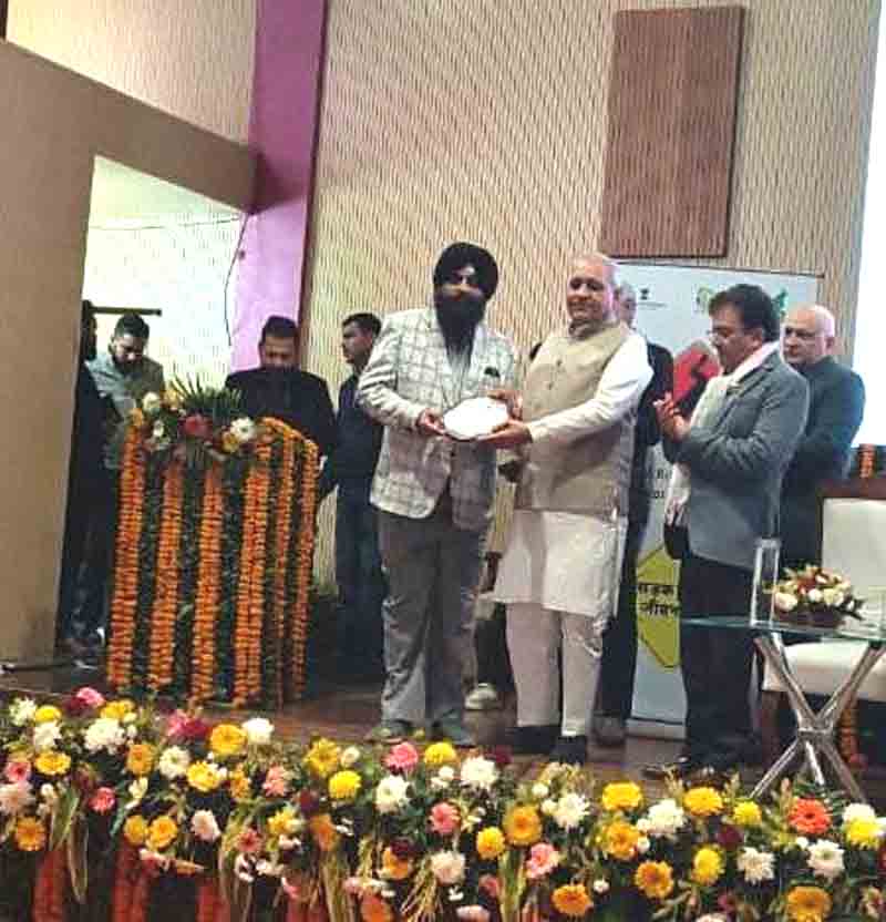 Sardar Devendra Singh, a member of the State Road Safety Council, was honored for his commendable work in road safety and social welfare.