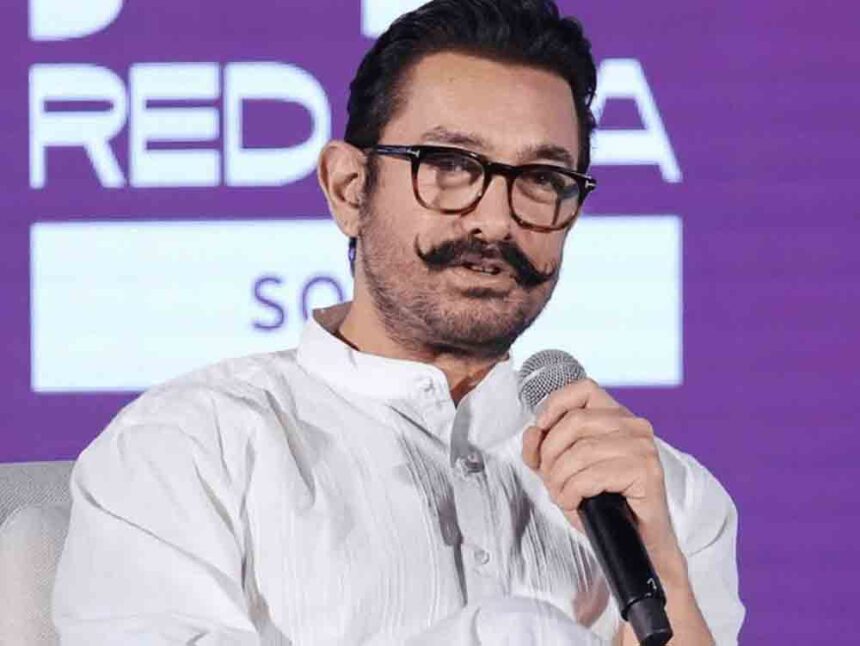 When asked about speaking Hindi, Aamir said, "This is Maharashtra."