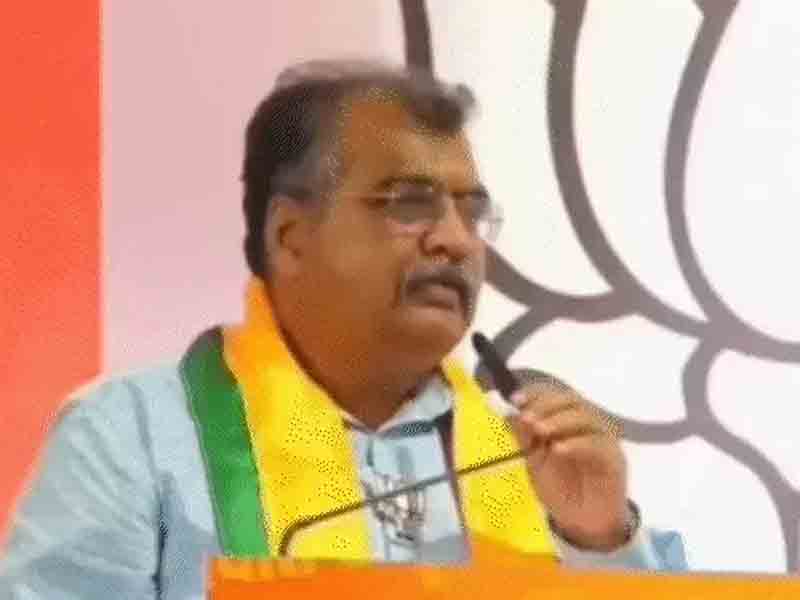 The Maharashtra BJP president apologized to Riteish Deshmukh.