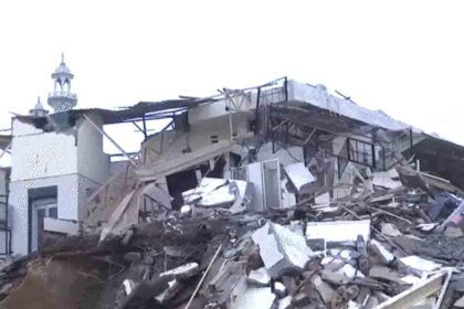 Police and MCD team attacked with stones in Delhi at midnight.