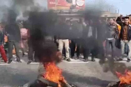 In Assam, mobs set fire to houses and police outposts, blocking highways; internet services suspended in Kokrajhar.