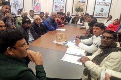 A delegation of municipal employees met with Municipal Affairs Minister Vipul Goel.