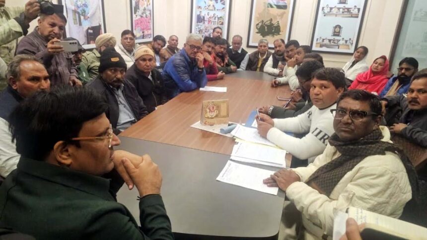 A delegation of municipal employees met with Municipal Affairs Minister Vipul Goel.