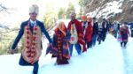 In Himachal, the bride and groom walked 7 km in 4 feet of snow; heavy rain in MP-UP