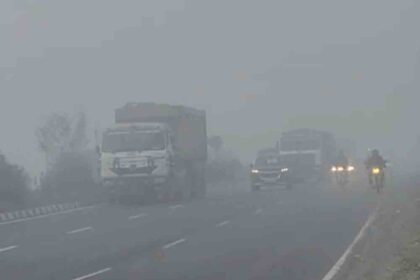 Four vehicles collided in the fog in Rajasthan, 10 injured; 5 trains delayed in Bihar.